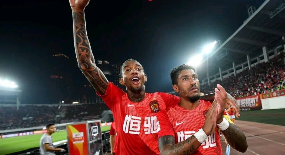罗伊斯的情况与胡梅尔斯类似，他是否能够获得一份为期一年的续约合同将在5月中旬赛季结束后决定。